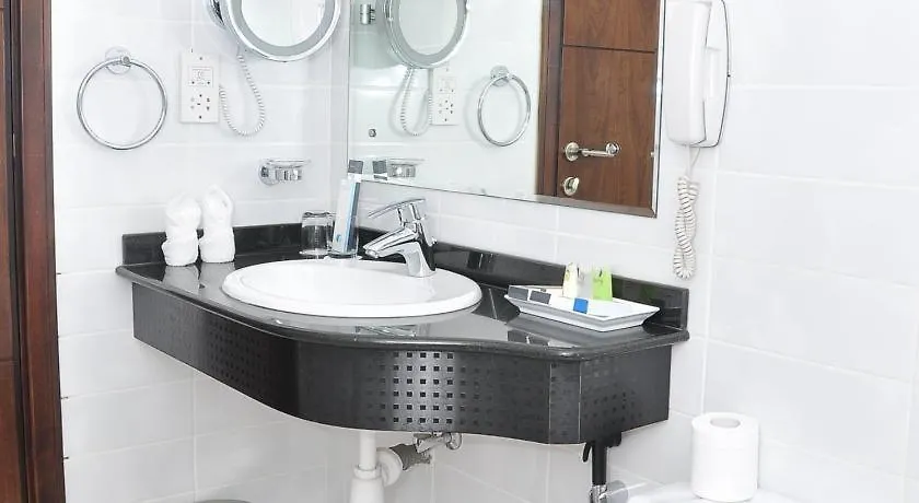 Phoenix Plaza Hotel Apartments Абу-Даби 3*,