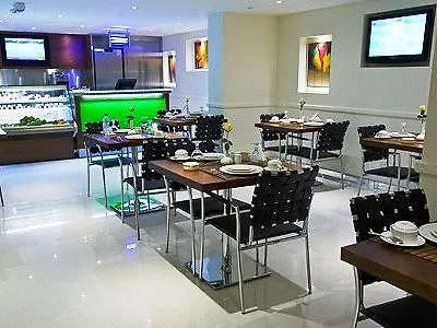 Phoenix Plaza Hotel Apartments Абу-Даби 3*,  ОАЭ