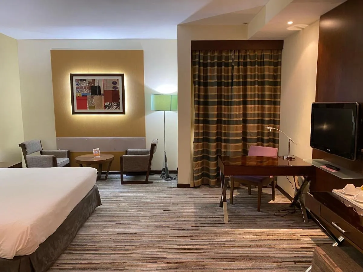 אבו דאבי Phoenix Plaza Hotel Apartments